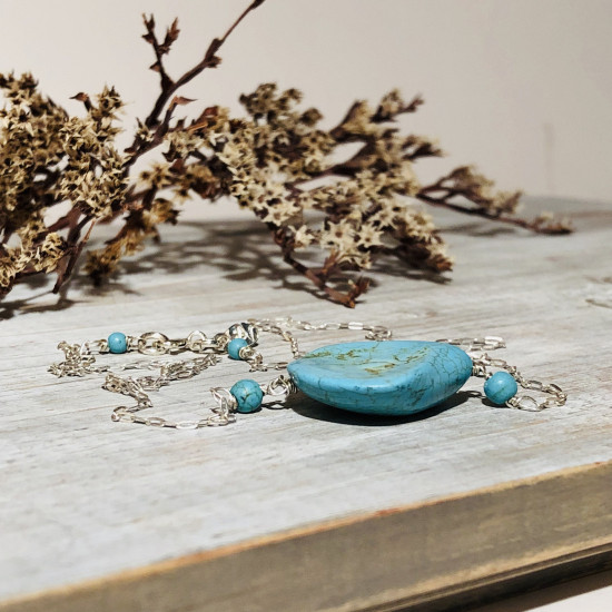 NECKLACE TURQUOISE HOWLITE STONE