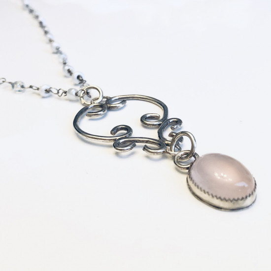 ARTISTIC SHAPED WITH NATURAL ROSE QUARTZ NECKLACE