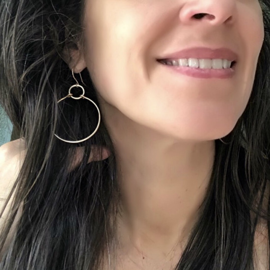 BASIC HANGING HOOP EARRINGS