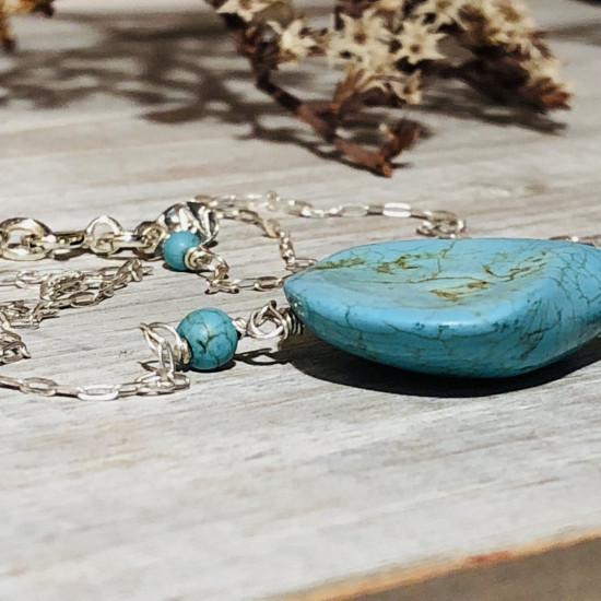 NECKLACE TURQUOISE HOWLITE STONE