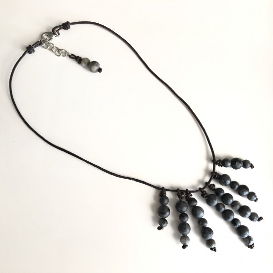LEATHER NECKLACE AND EARRINGS NATURAL GRAY AGATE STONE