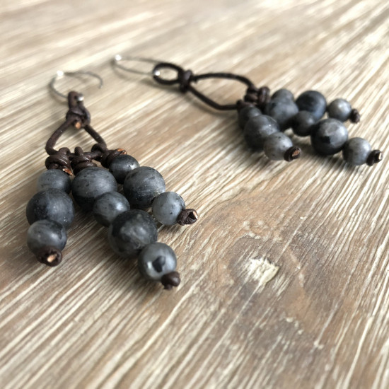 LEATHER NECKLACE AND EARRINGS NATURAL GRAY AGATE STONE