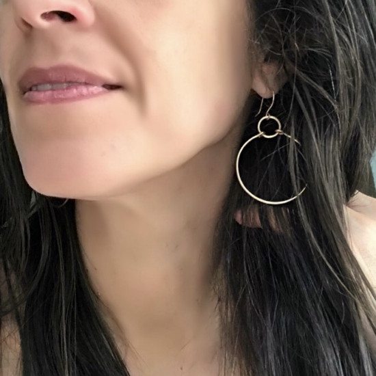 BASIC HANGING HOOP EARRINGS