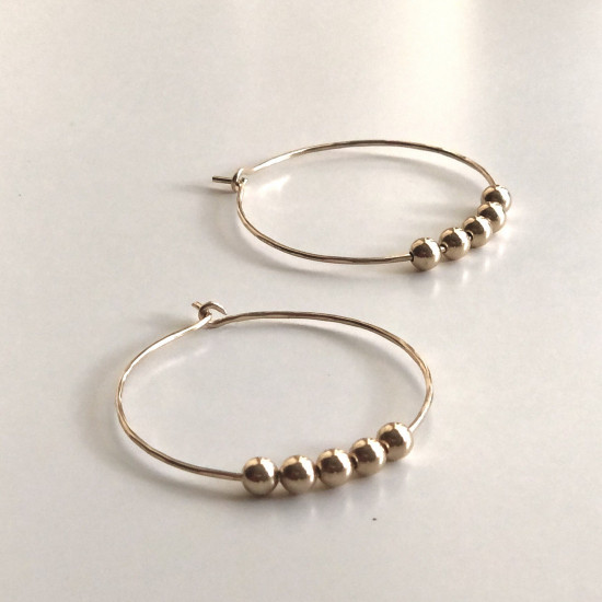 FLOATING BALLS HOOP HAMMERED EARRINGS