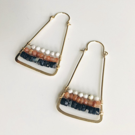 BASIC EARTH TRIANGLE EARRINGS