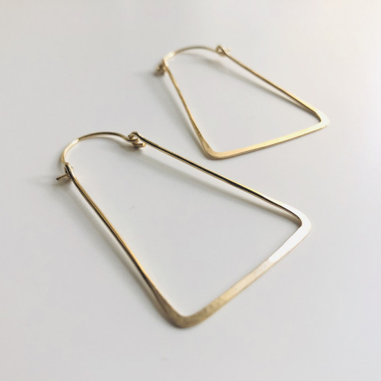 BASIC TRIANGLE EARRINGS