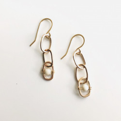 MOTHER OF PEARLS CHAIN DROP EARRINGS MOTHER OF PEARLS CHAIN DROP EARRINGS