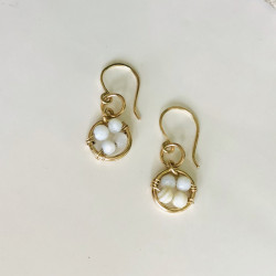 MOTHER OF PEARLS DELICATE EARRINGS MOTHER OF PEARLS DELICATE EARRINGS