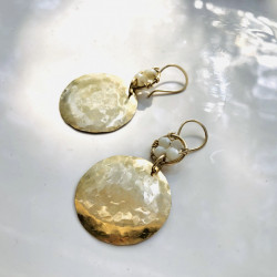 MOTHER OF PEARLS GOLDEN HOOPS EARRINGS MOTHER OF PEARLS GOLDEN HOOPS EARRINGS