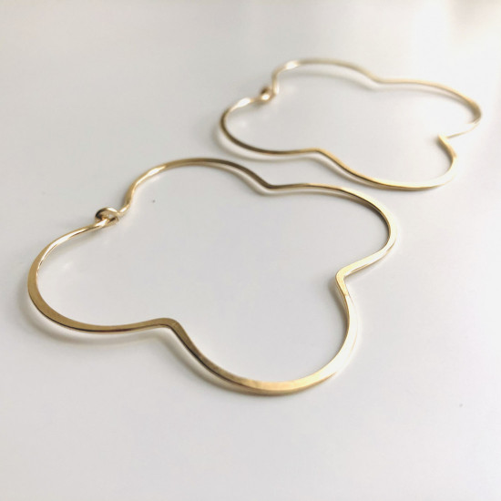 OPEN CLOVER HOOP EARRINGS