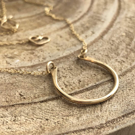 HORSESHOE WRAPPED NECKLACE