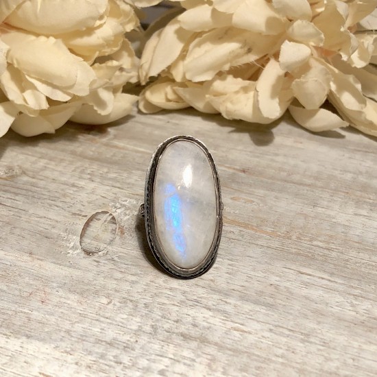 NATURAL RAINBOW MOONSTONE OVAL RING NATURAL RAINBOW MOONSTONE OVAL RING