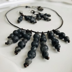 LEATHER NECKLACE AND EARRINGS NATURAL GRAY AGATE STONE LEATHER NECKLACE AND EARRINGS NATURAL GRAY AGATE STONE